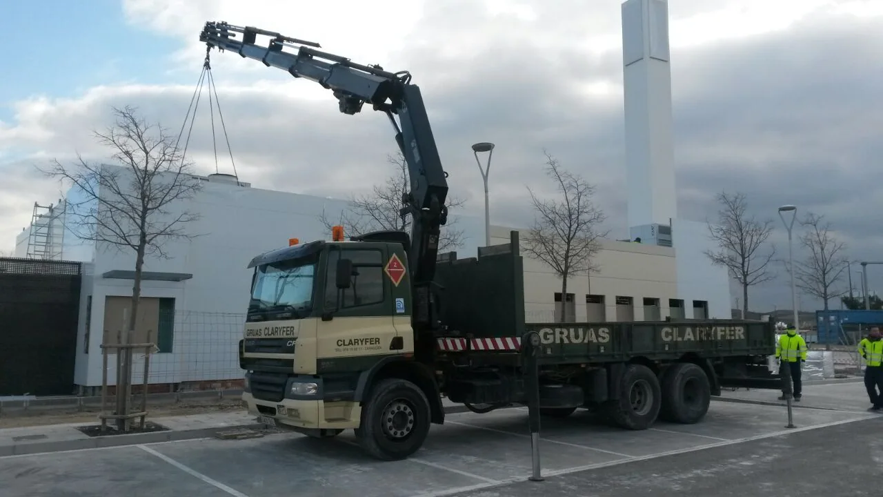 CAMIÓN GRÚA DAF 3 EJES CON GRÚA HIAB 322 E-8