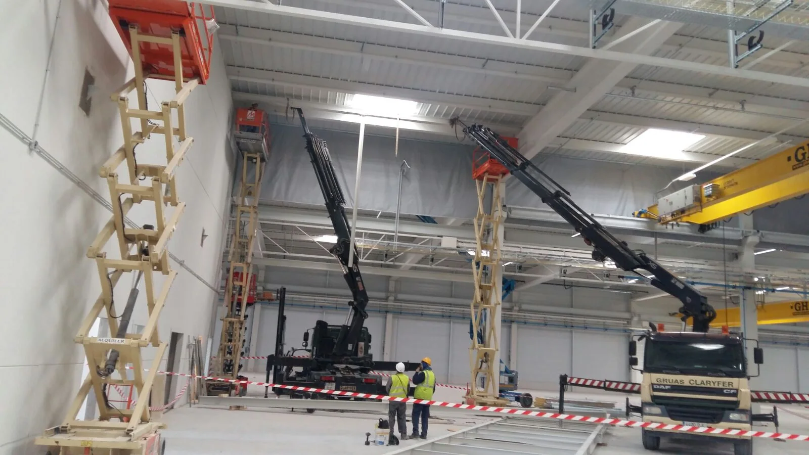 TRACTORA CON GRÚA DAF 4×2 CON GRÚA HIAB 330