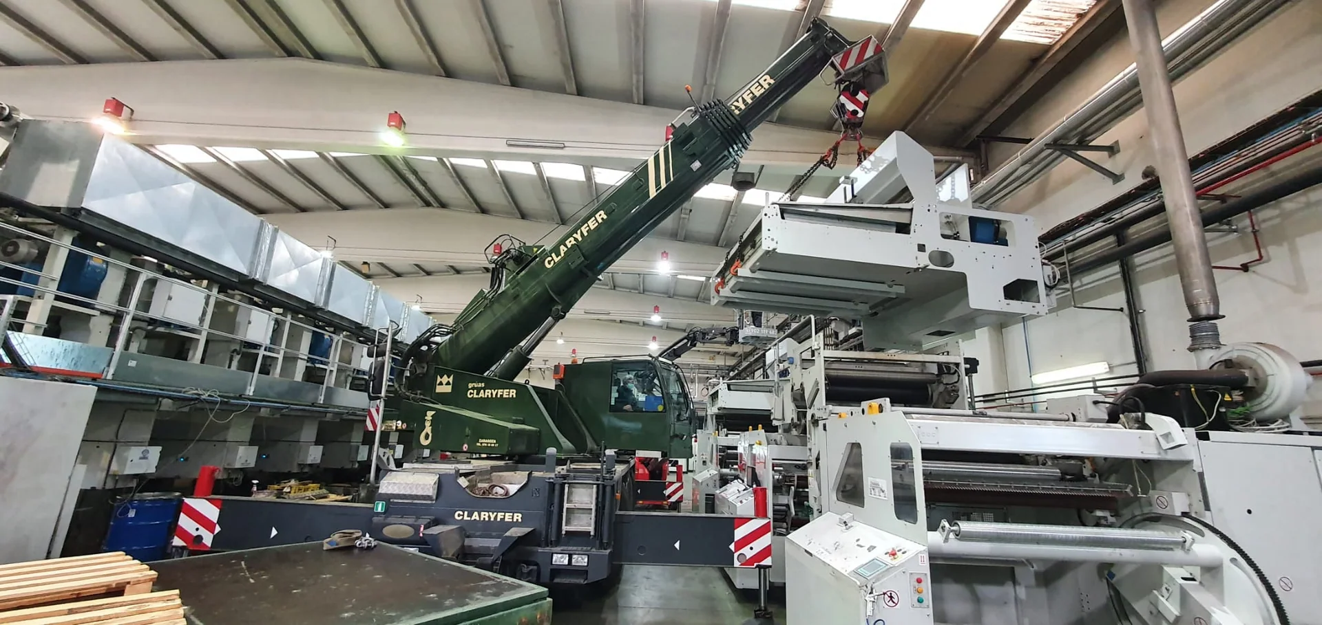 AUTO GRÚA DEMAG AC 55 CITY- 60 TONELADAS