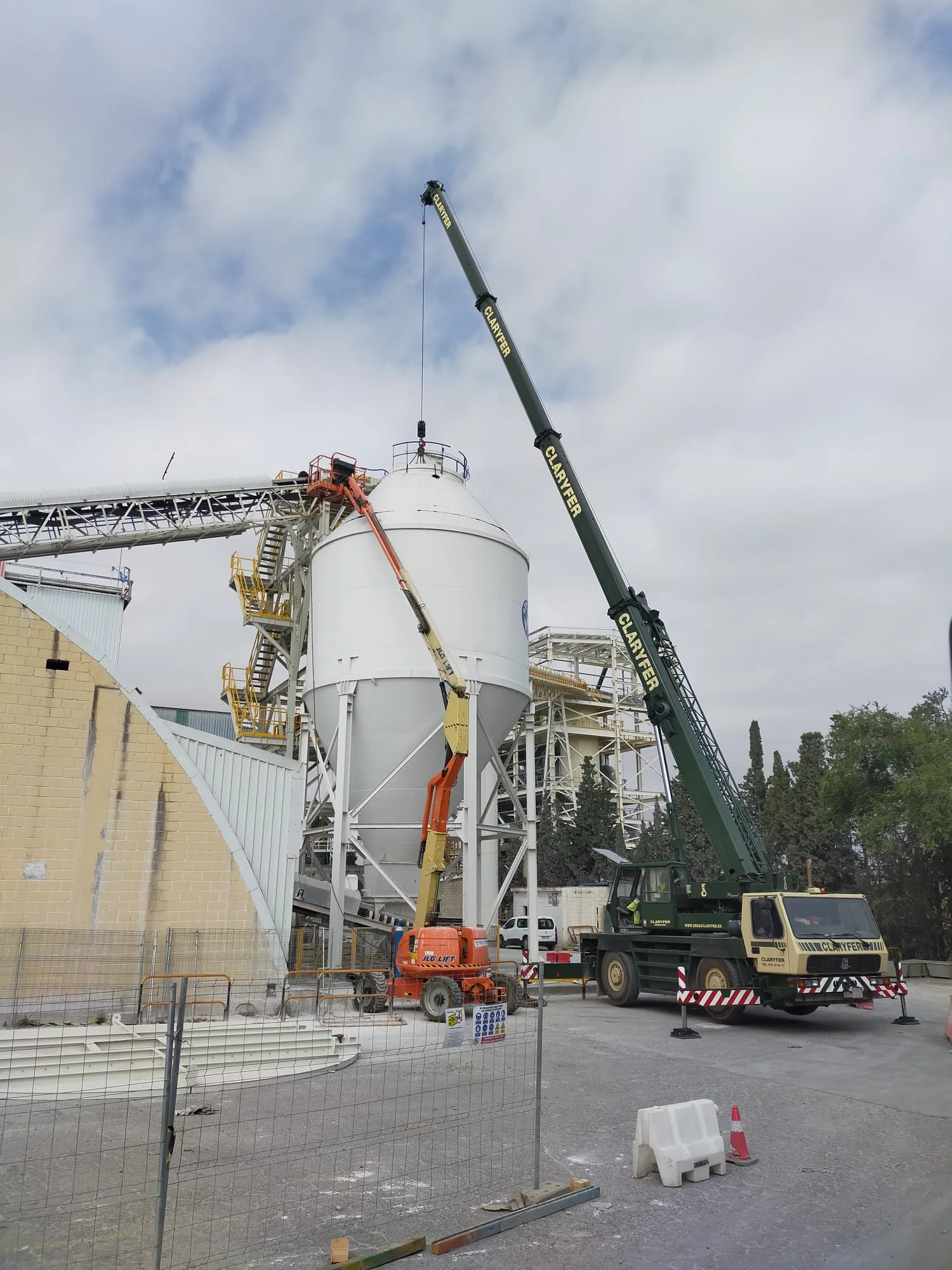 AUTO GRÚA GROVE GMK 2035 – 40 TONELADAS - imagen adicional