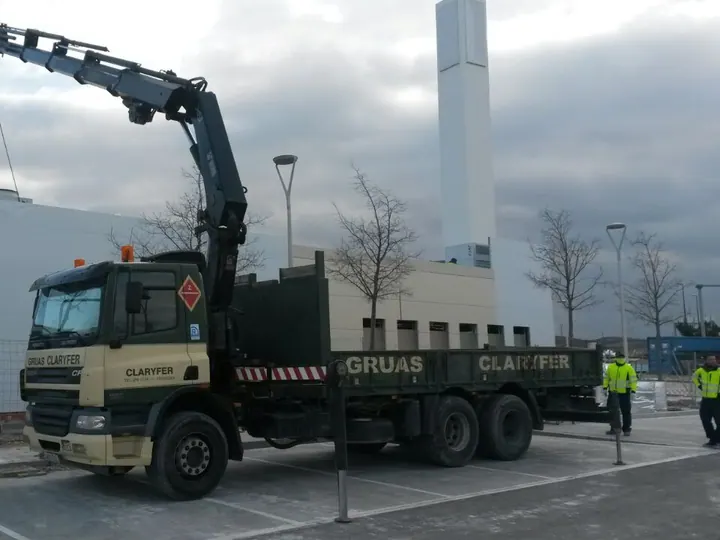 CAMIÓN GRÚA DAF 3 EJES CON GRÚA HIAB 322 E-8