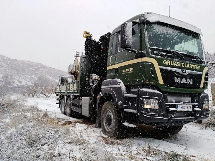 CAMIÓN GRÚA MAN 6×6 CON GRÚA HIAB 477