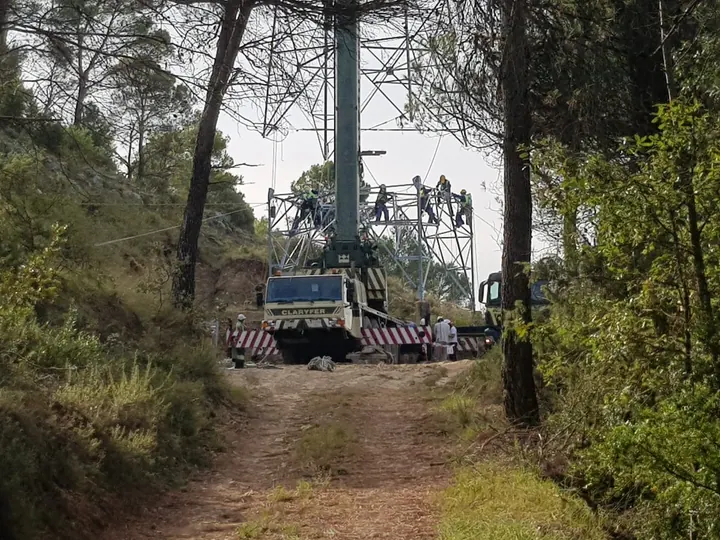 AUTO GRÚA PPM ATT 900 – 80 TONELADAS